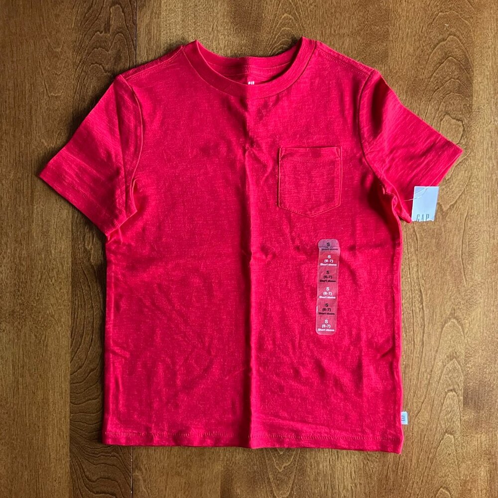 Gap Kids red pocket tee S 6-7 NWT